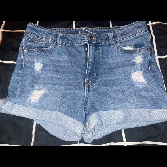 Jean Ripped Shorts - Picture 4 of 4